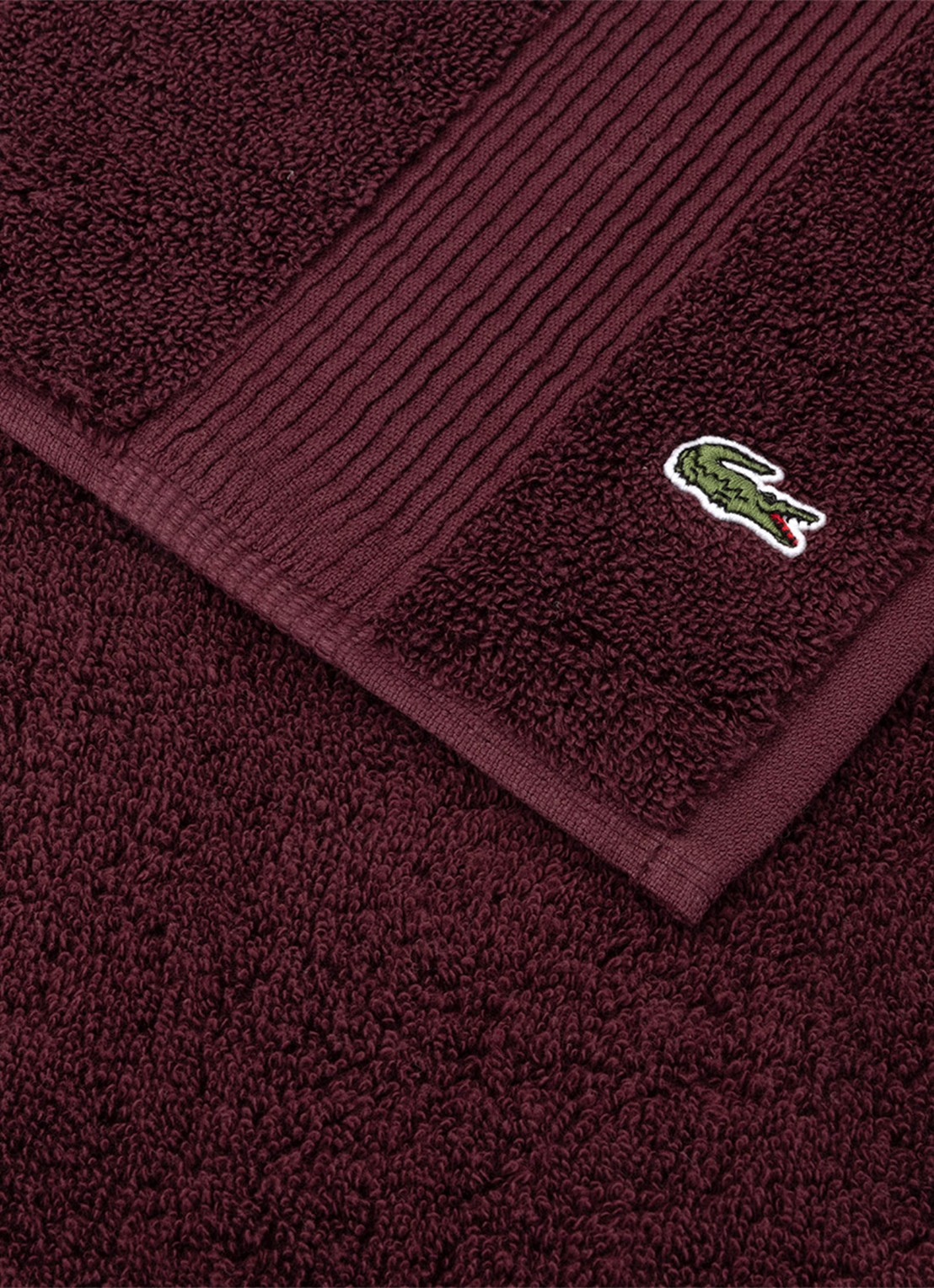 Lacoste L Lecroco badmat 50 x 70 cm - voorkant 2 bordeauxrood