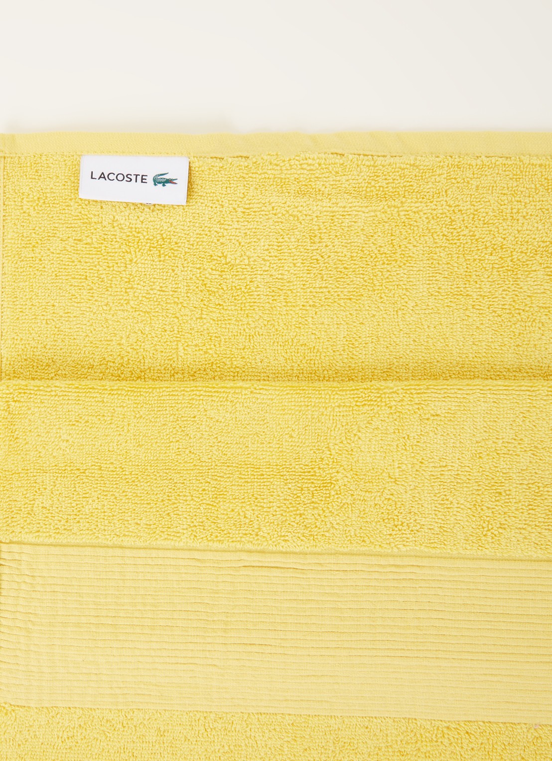 Lacoste L Lecroco gastendoek - 600 gr/m2 - 60 x 40 cm - detail geel