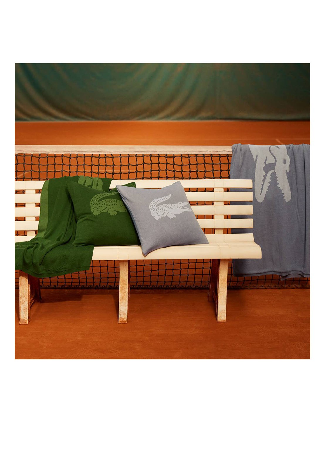 Lacoste L Reflet sierkussenhoes 45 x 45 cm - detail 4 bronsgroen