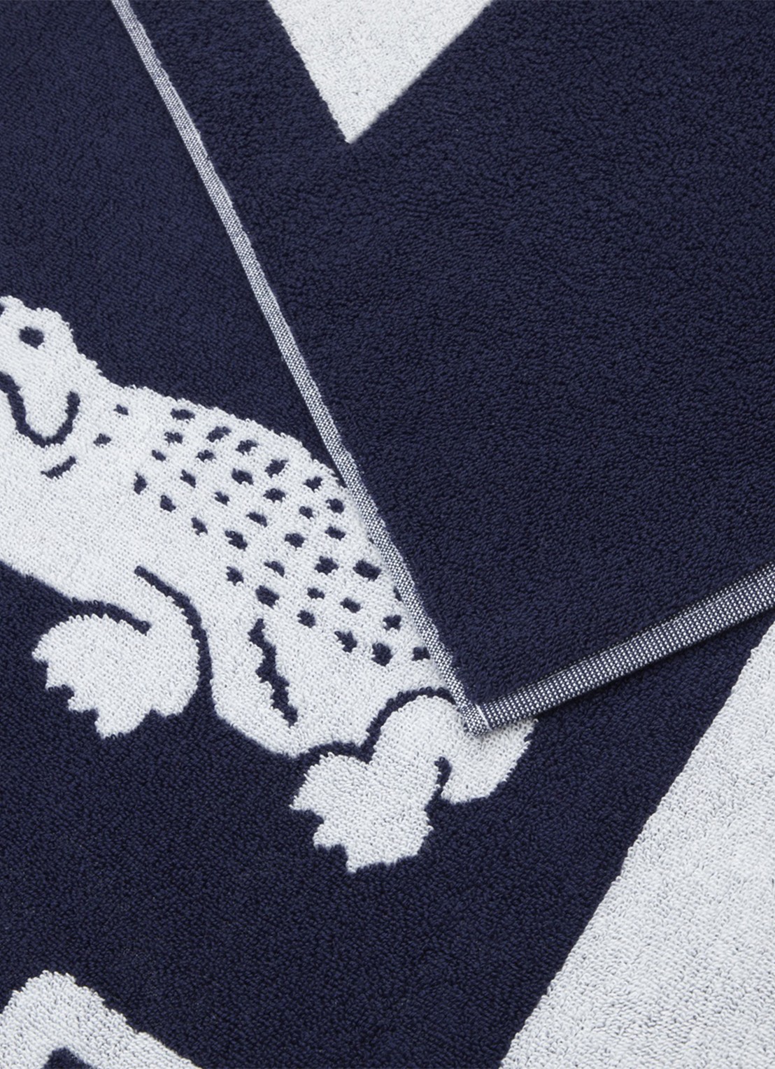 Lacoste L Retro badlaken 90 x 160 cm - achterkant 3 donkerblauw