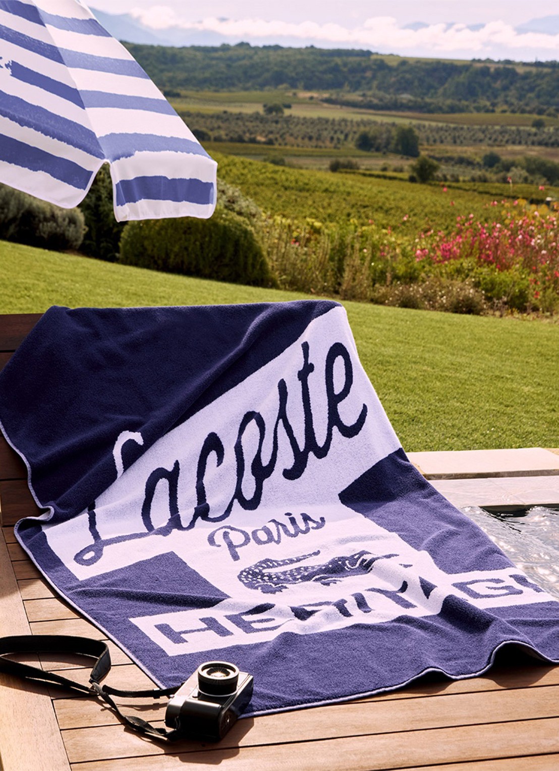 Lacoste L Retro badlaken 90 x 160 cm - voorkant 2 donkerblauw