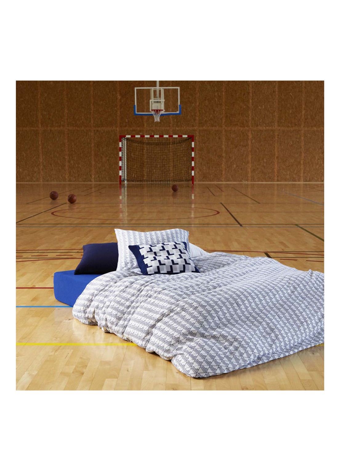 Lacoste Monogram kussensloop van katoen - voorkant 3 donkerblauw