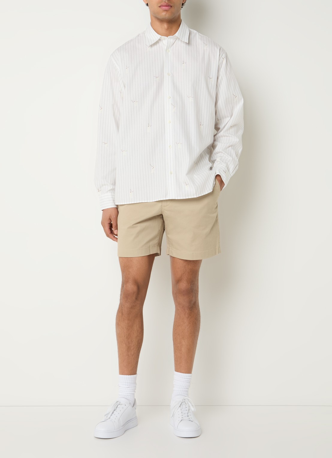 Lacoste Straight fit korte joggingbroek met logo en steekzakken - voorkant 3 beige