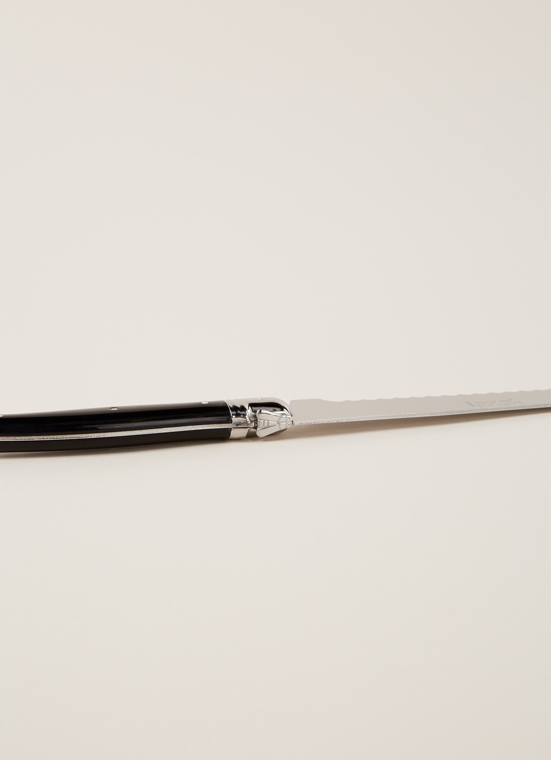 Laguiole Jean Dubost Broodmes 30 cm - voorkant 2 zwart