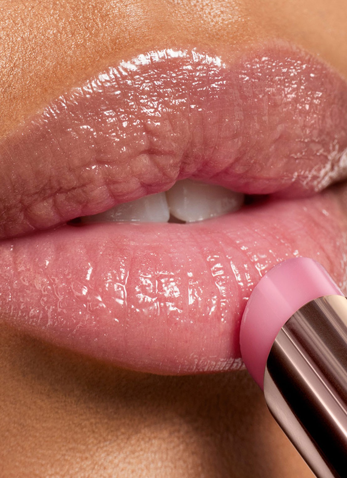 Lancôme Lip Idôle Squalane-12 Butterglow™ - getinte lipbalsem - detail 2 10 keep it glowy