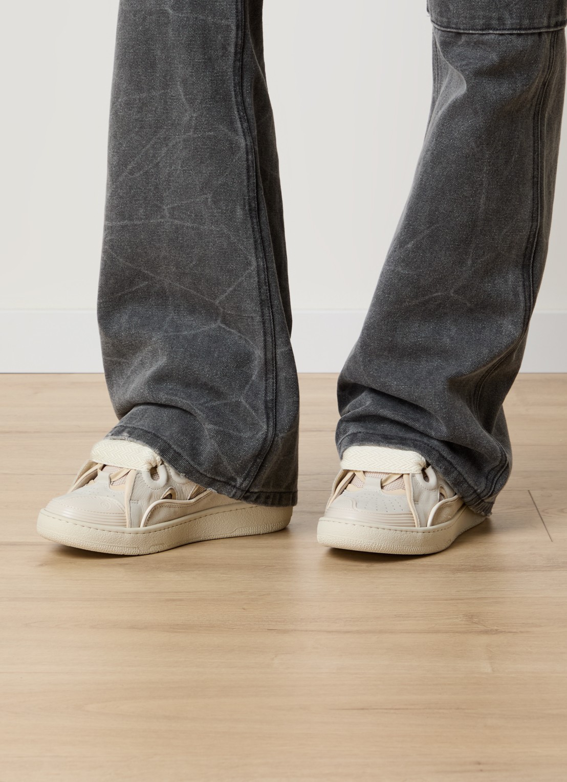 Lanvin Curb sneaker van kalfsleer met suède details - voorkant 7 beige