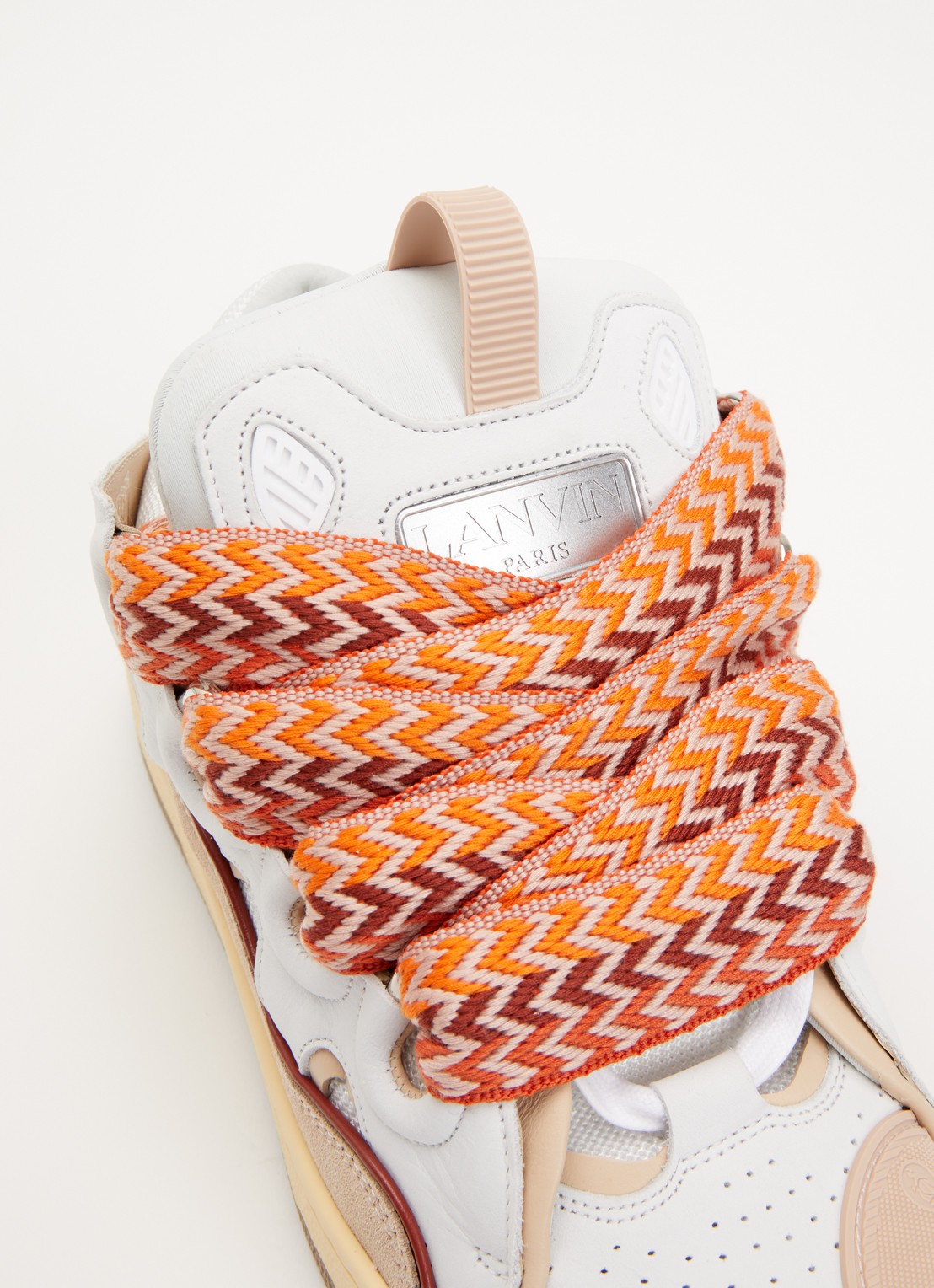 Lanvin Curb sneaker van kalfsleer met suède details - detail 7 abrikoos
