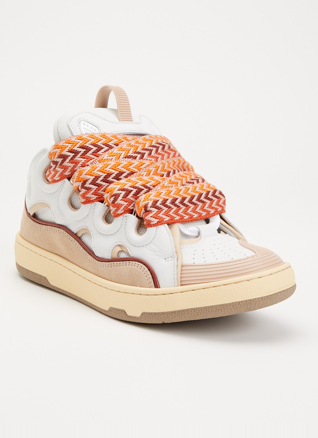 Lanvin Curb sneaker van kalfsleer met suède details - voorkant 2 abrikoos
