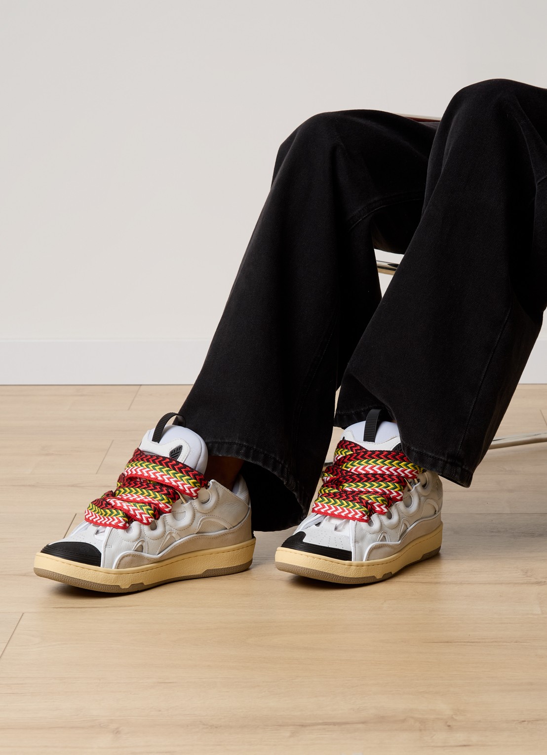 Lanvin Curb sneaker van kalfssuède met mesh details - voorkant 2 lichtgrijs