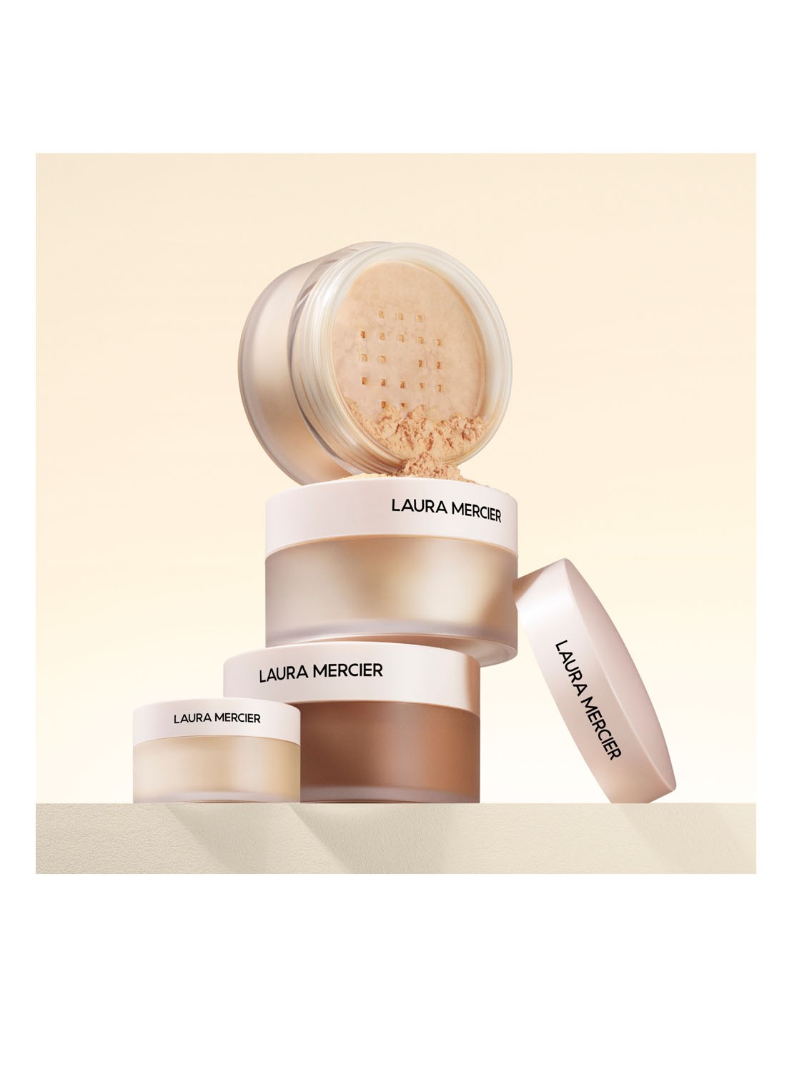 Laura Mercier Mini Translucent Loose Setting Powder Ultra Blur - travel size losse poeder - detail 4 translucent
