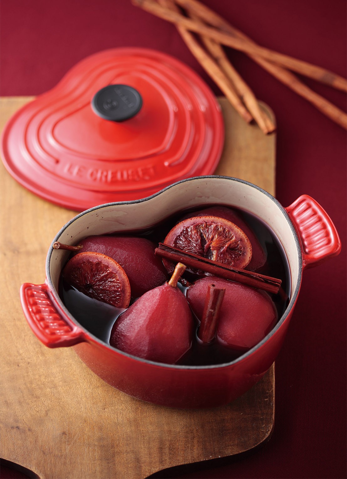 Le Creuset Braad/stoofpan in hartvorm - voorkant rood
