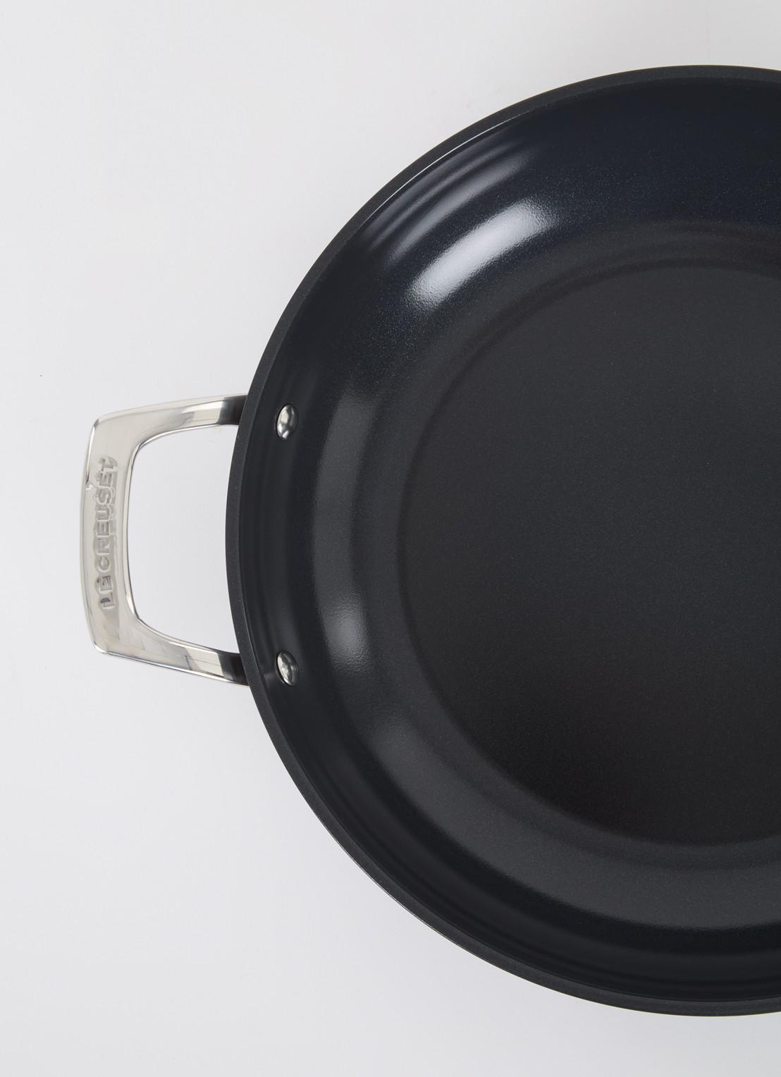 Le Creuset Essential Non-Stick Ceramic sauteerpan Ø30 cm - voorkant 2 zwart