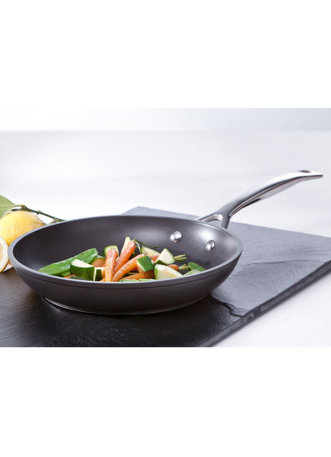 Le Creuset Les Forgées koekenpan Ø24 cm - voorkant 2 zwart