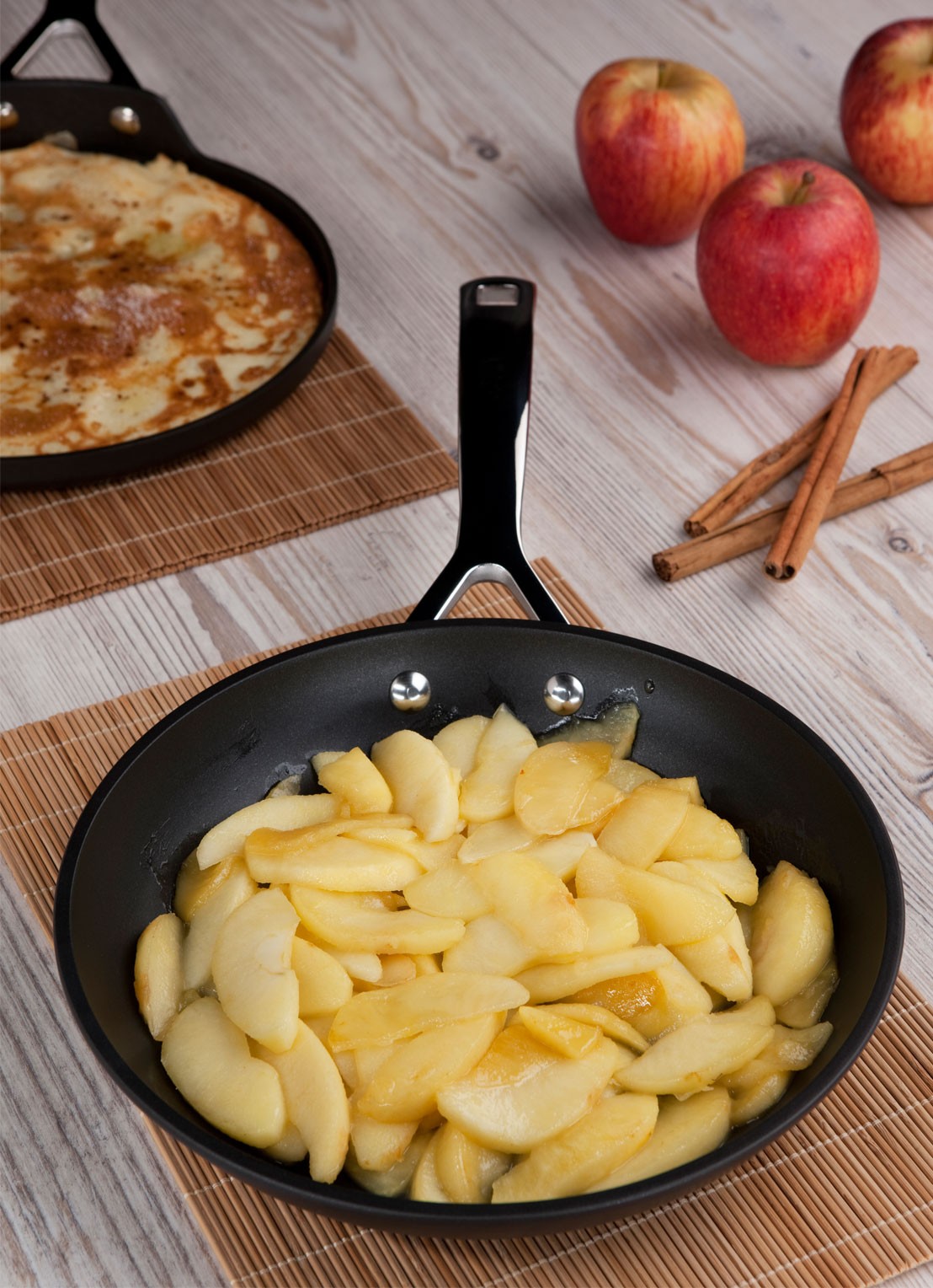 Le Creuset Les Forgées koekenpan Ø30 cm - voorkant 2 zwart
