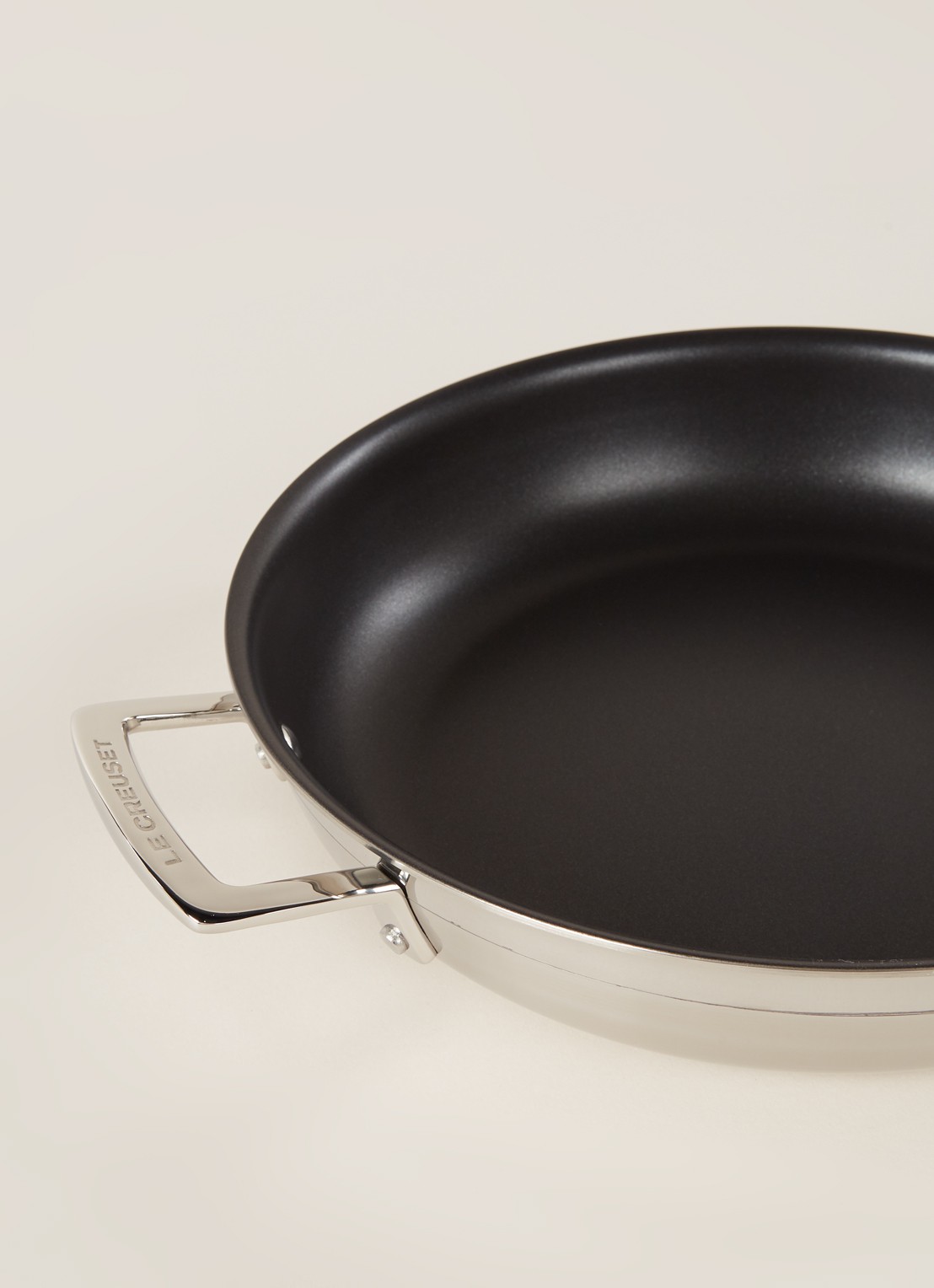 Le Creuset Magnetik koekenpan Ø28 cm - detail zilver