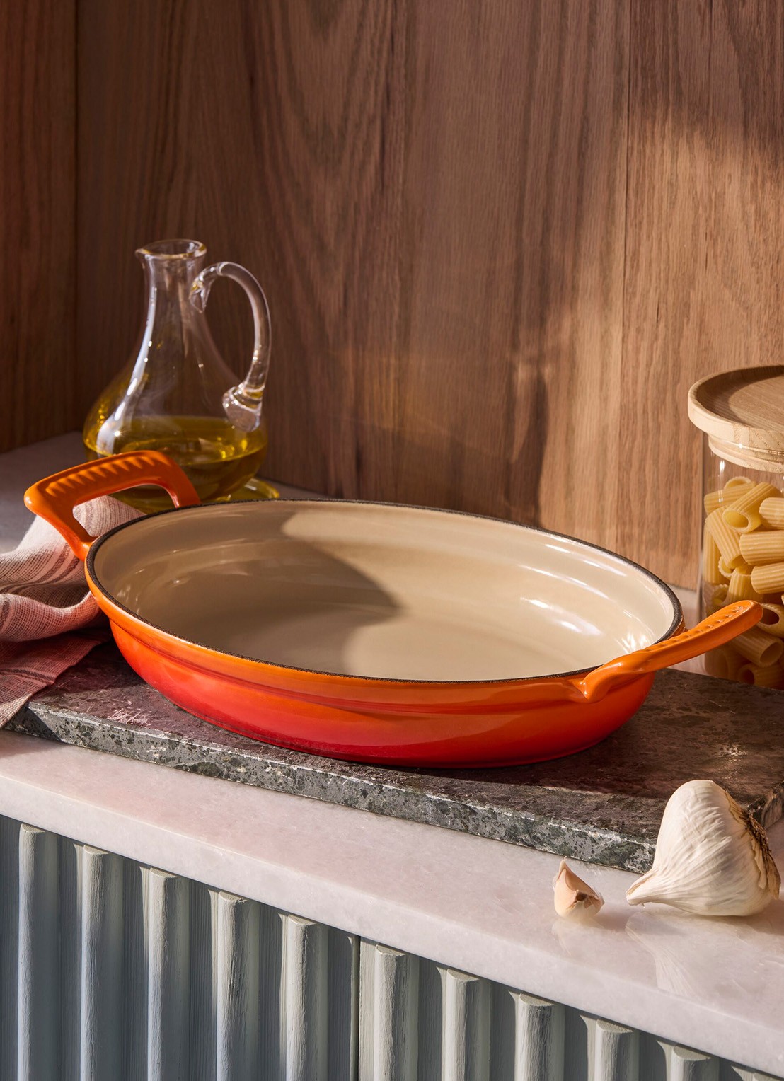 Le Creuset Modern Heritage ovenschaal/braadslede 28 cm - voorkant 2 bordeauxrood