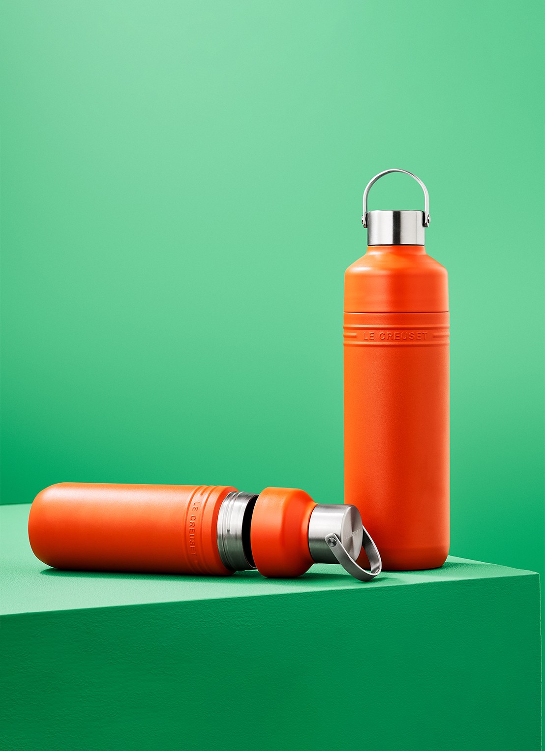 Le Creuset On The Go waterfles 1 liter - voorkant 6 orange