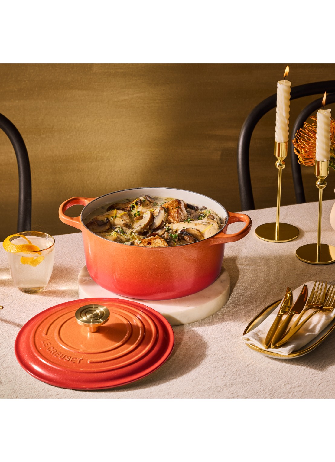 Le Creuset Signature braad-/stoofpan Ø24 cm - voorkant 2 flamme dorée / oranje