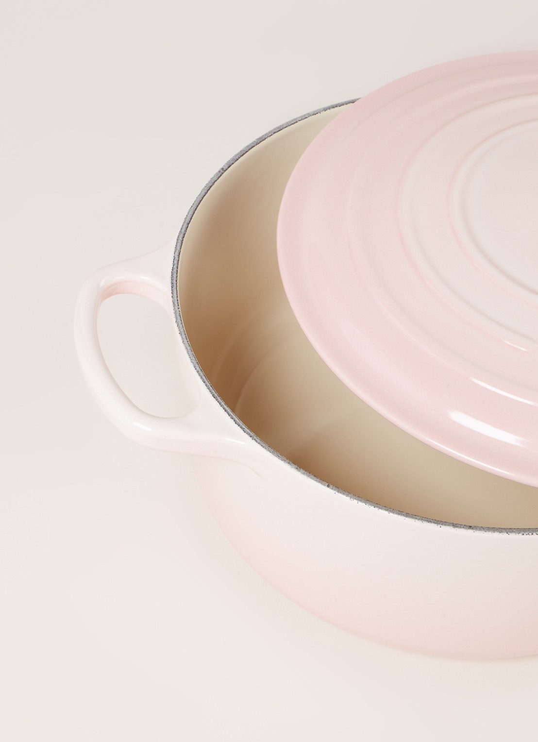 Le Creuset Signature braad-/stoofpan Ø24 cm - detail 3 shell pink / roze