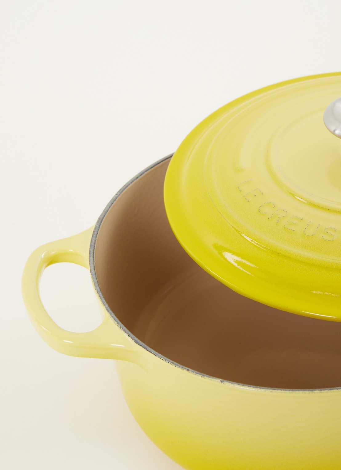 Le Creuset Signature braadpan 22 cm - detail 3 geel