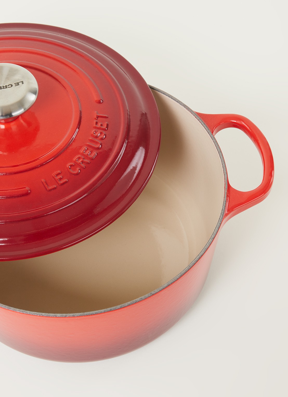 Le Creuset Signature braadpan Ø24 cm - detail kersenrood / rood