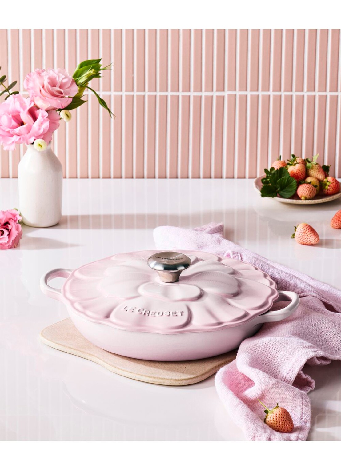 Le Creuset Signature Campagnard braadpan 26 cm - detail 6 lichtroze