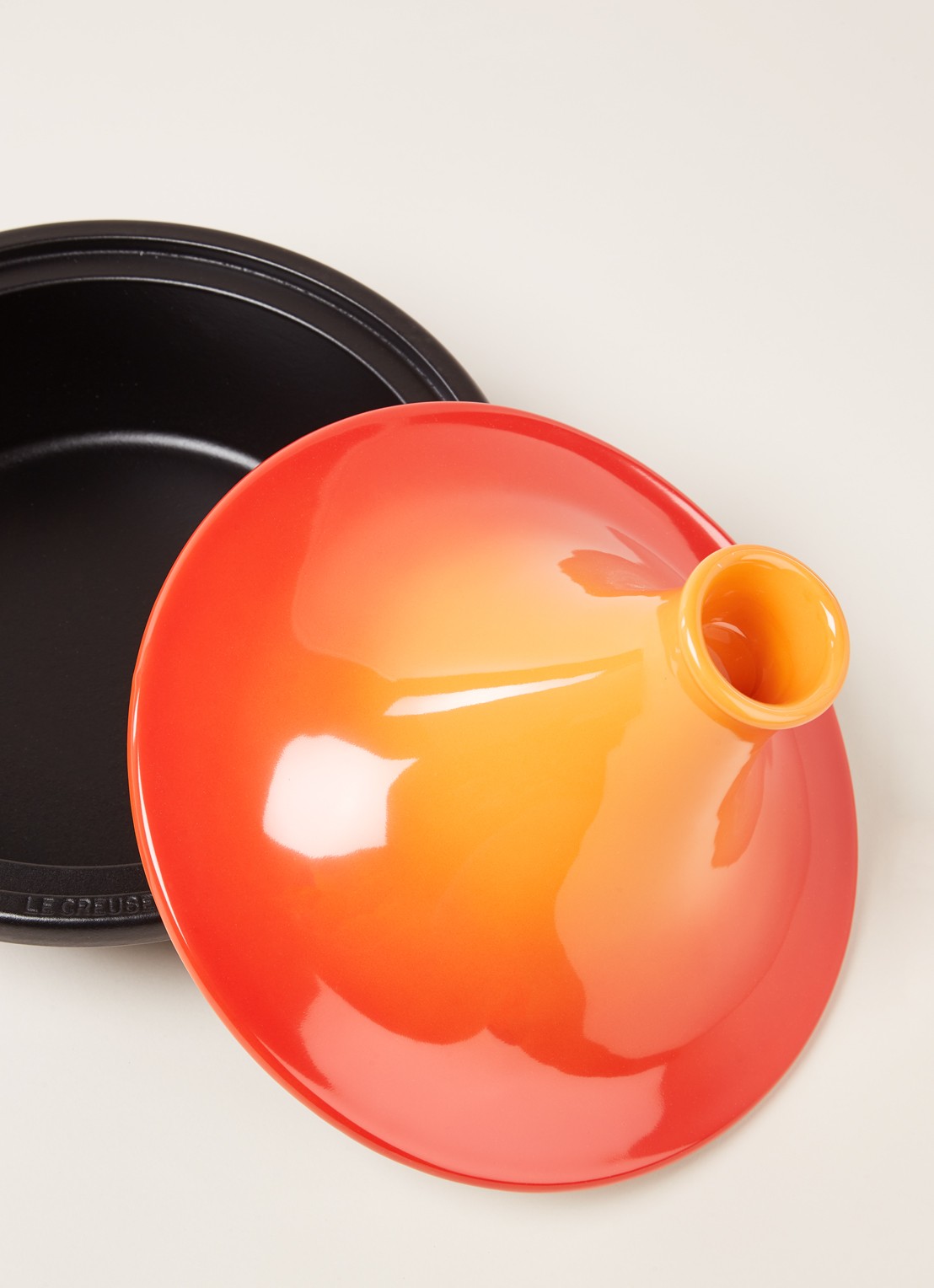 Le Creuset Tajine 31 cm - detail oranjerood / oranje