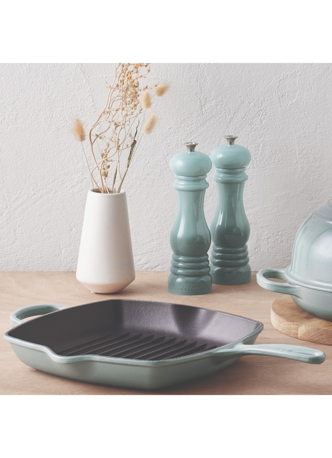 Le Creuset Zoutmolen 21 cm - voorkant 2 zeegroen
