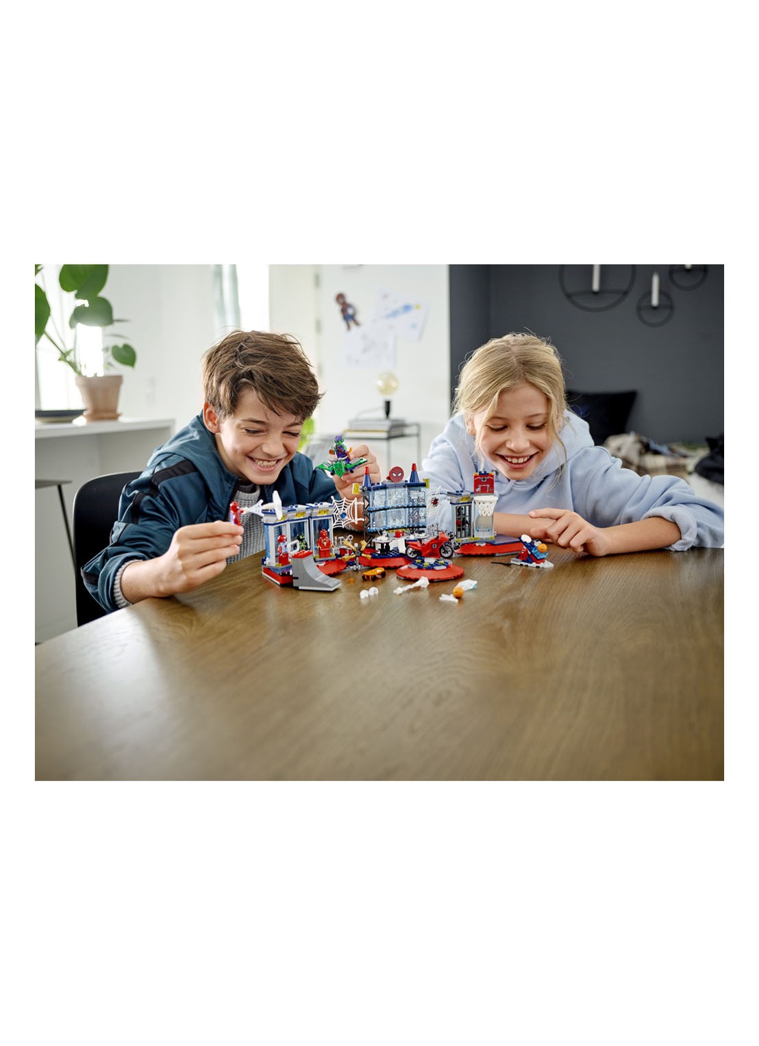 LEGO Marvel Super Heroes Aanval op de Spider schuilplaats - 76175 - detail 6 donkerblauw