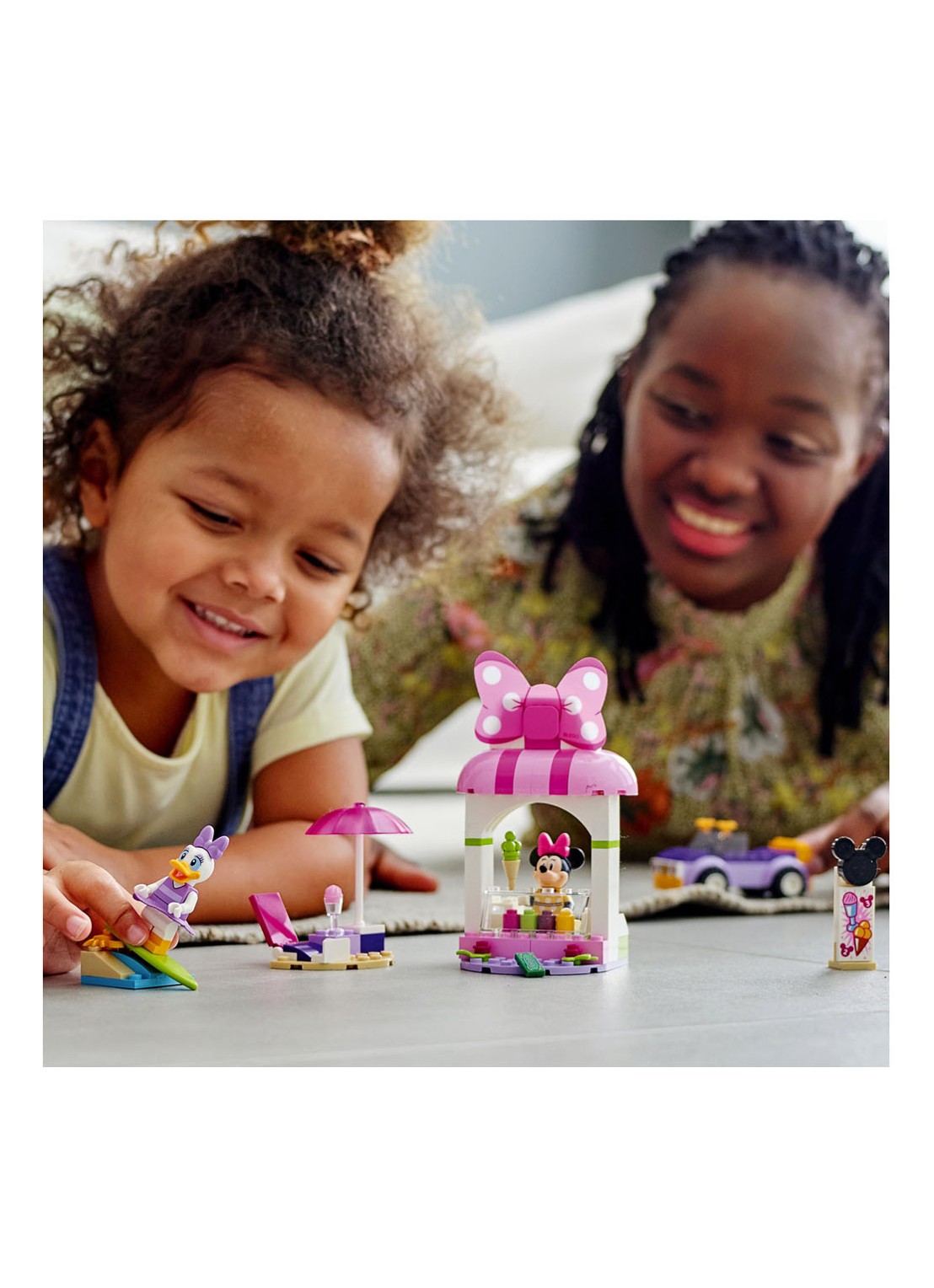 LEGO Mickey Mouse Minnie Mouse ijssalon - 10773 - detail 4 roze
