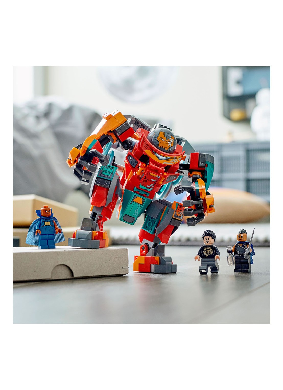 LEGO Super Heroes Tony Stark’s Sakaarian Iron Man - 76194 - detail 5 steenrood