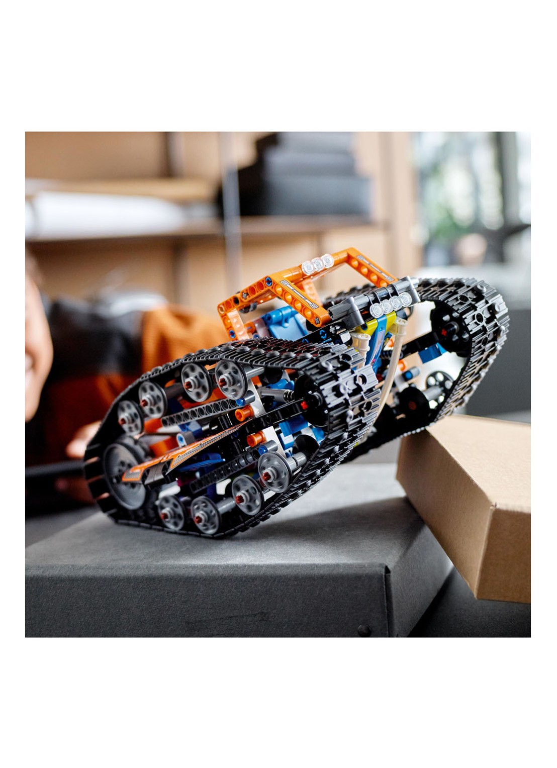 LEGO Technic App RC Transformatie Auto set - 42140 - detail 5 multicolor
