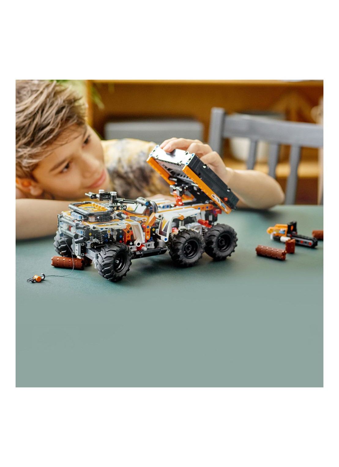 LEGO Technic terreinwagen vrachtwagen set - 42139 - detail 6 multicolor