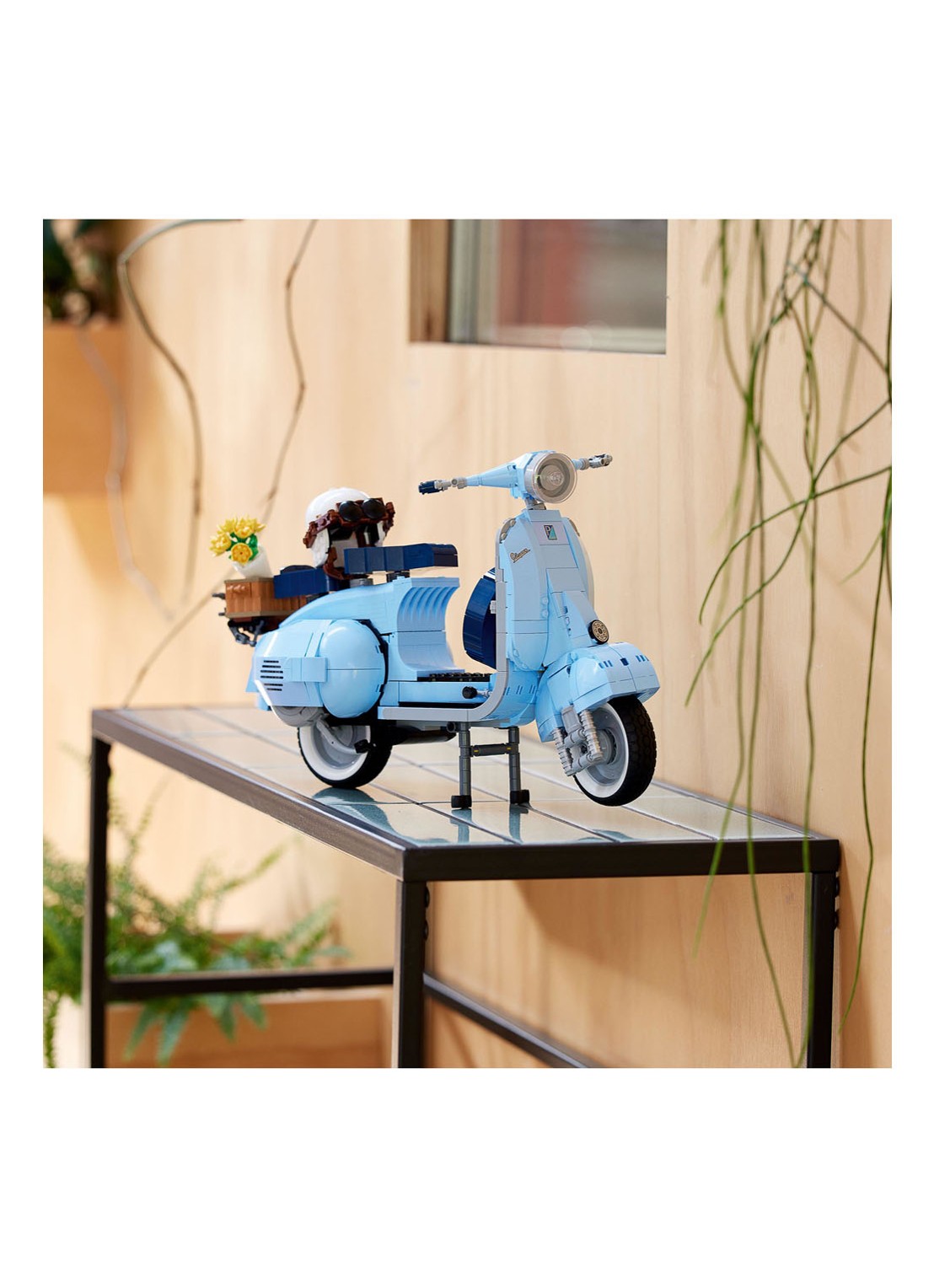 LEGO Vespa 125 Scooter bouwbare modelbouwset - 10298 - detail 5 multicolor