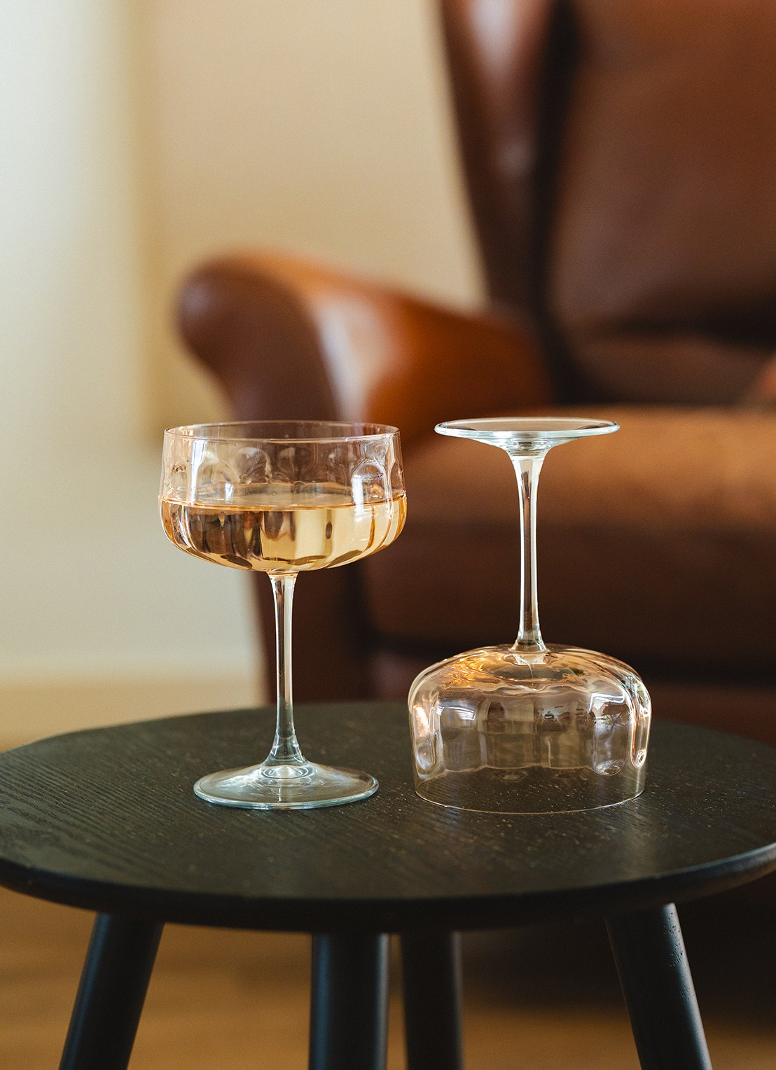 Leopold Vienna Corvina champagnecoupeglas set van 2 - voorkant 2 bruin