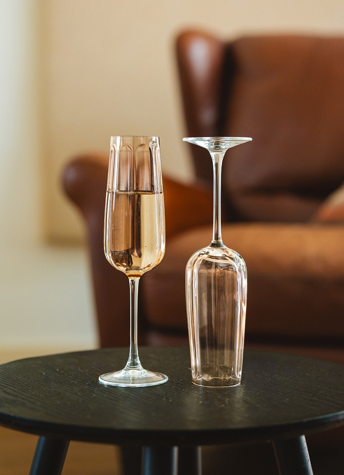 Leopold Vienna Corvina champagneglas set van 2 - voorkant 2 bruin