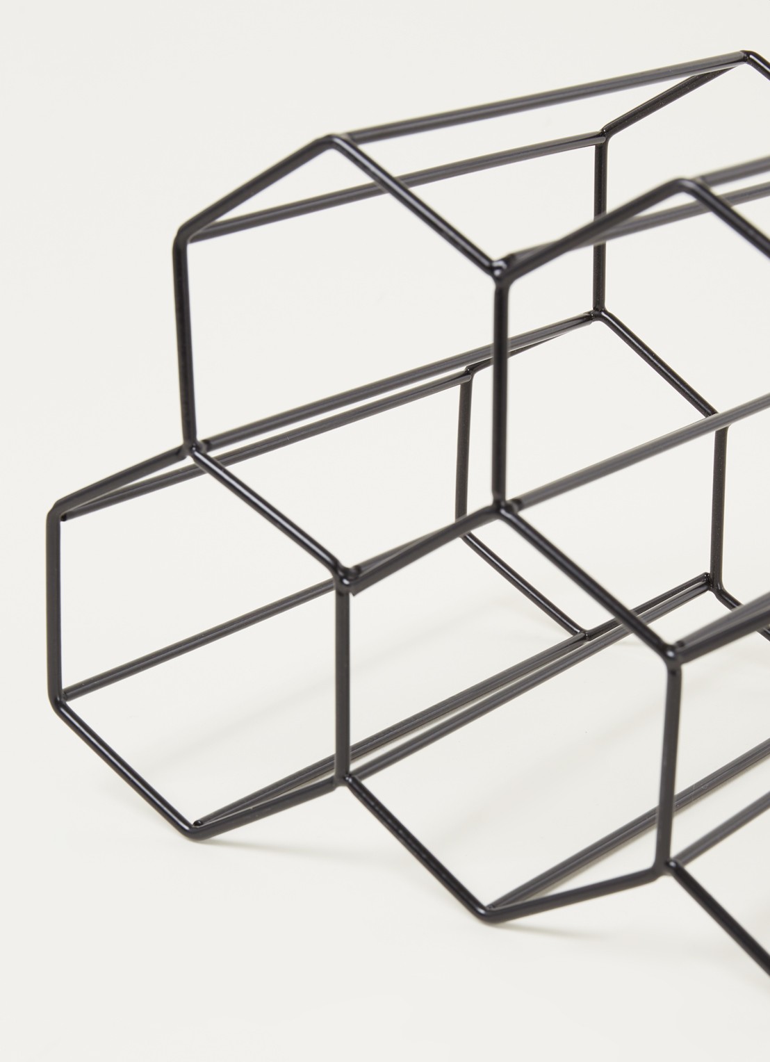 Leopold Vienna Hexagon wijnrek voor 7 flessen - detail zwart