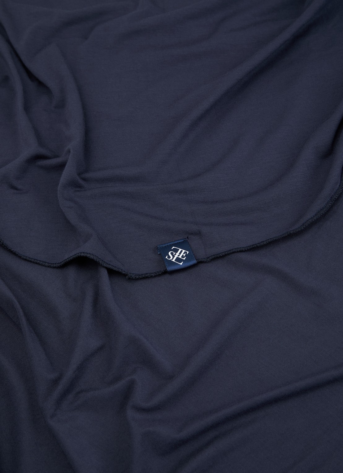 LES Atelier Bamboo Jersey hoofddoek 180 x 82 cm - detail 2 donkerblauw