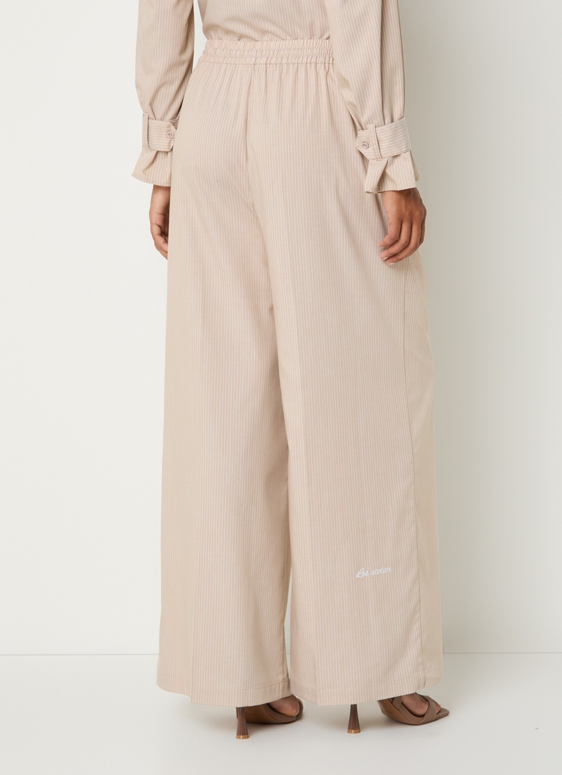 LES Atelier Ghala high waist straight fit broek met streepprint - achterkant khaki