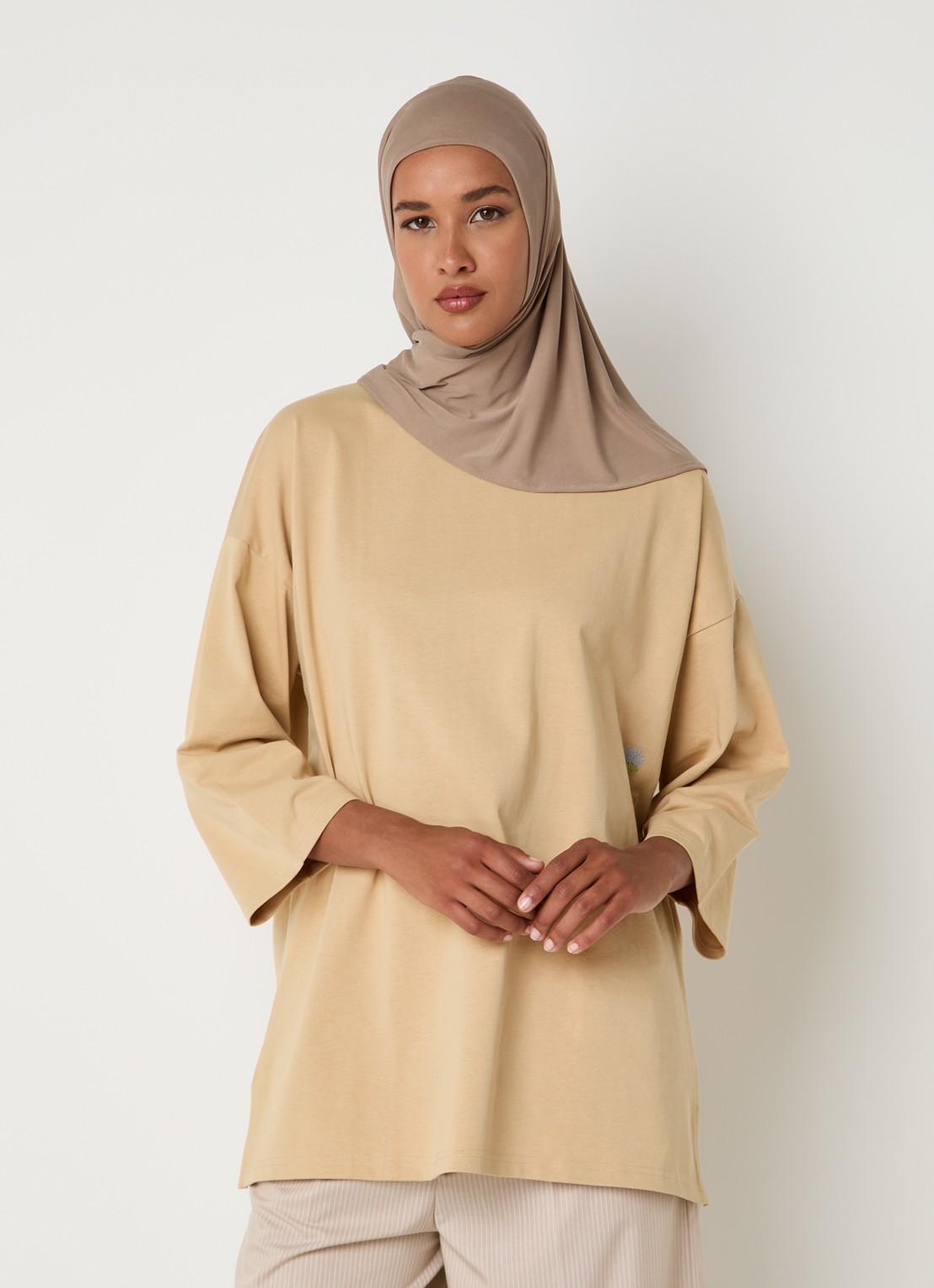 LES Atelier Hoofddoek 55 x 40 cm - voorkant 3 khaki