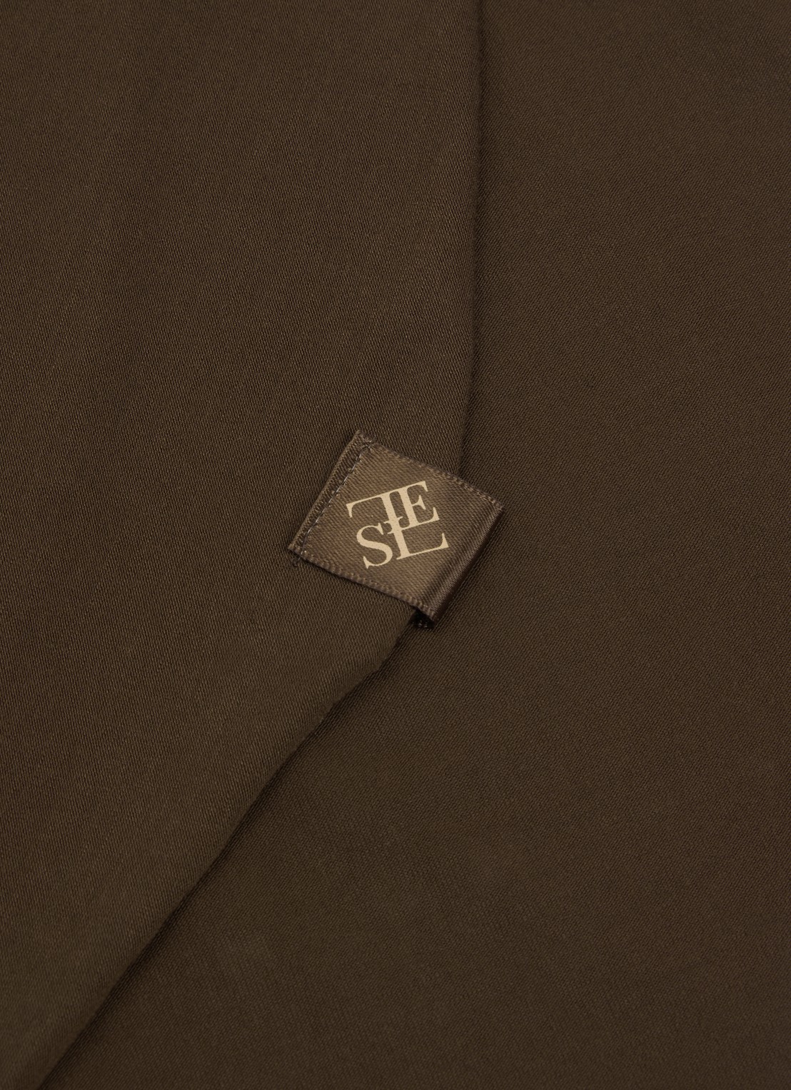 LES Atelier Hoofdoek met logo 180 x 80 cm - detail 2 donkerbruin