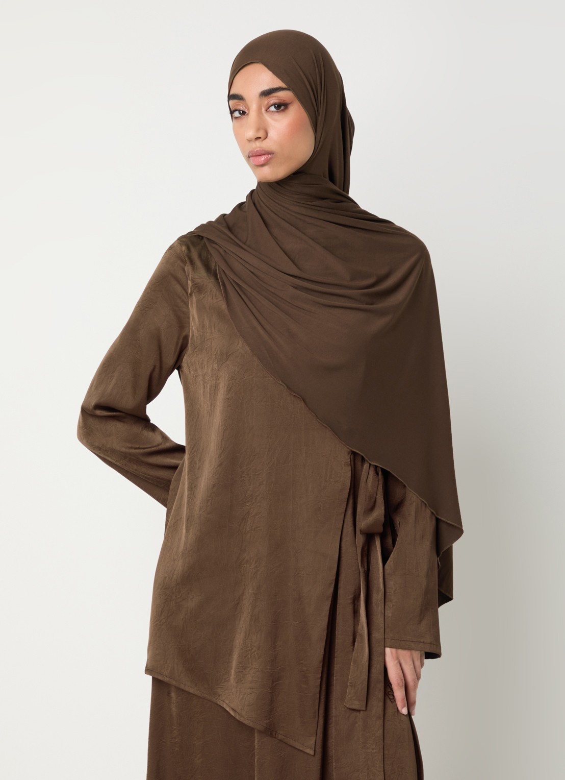 LES Atelier Hoofdoek met logo 180 x 80 cm - voorkant 4 donkerbruin