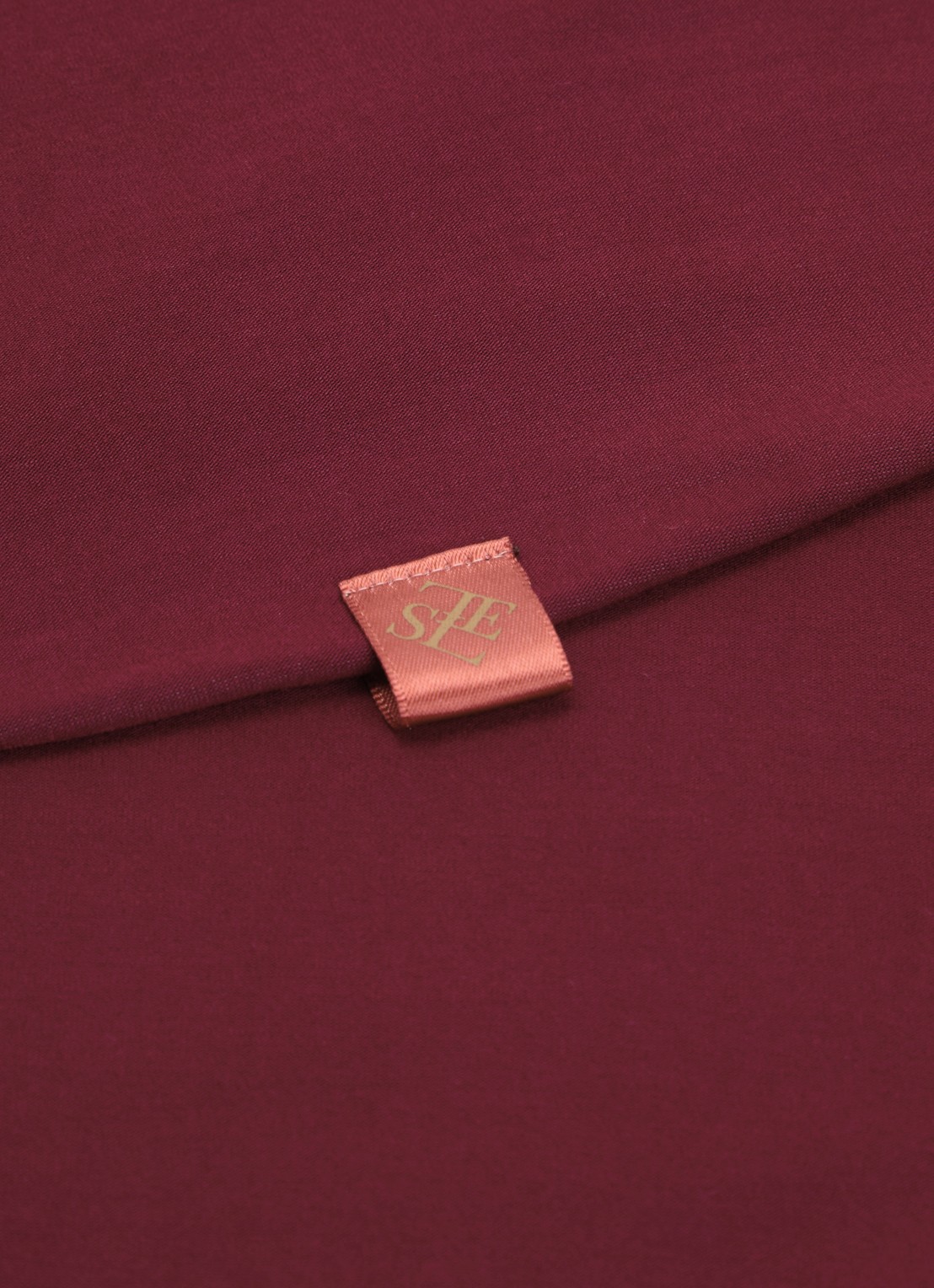 LES Atelier Hoofdoek met logo 180 x 80 cm - detail 2 aubergine