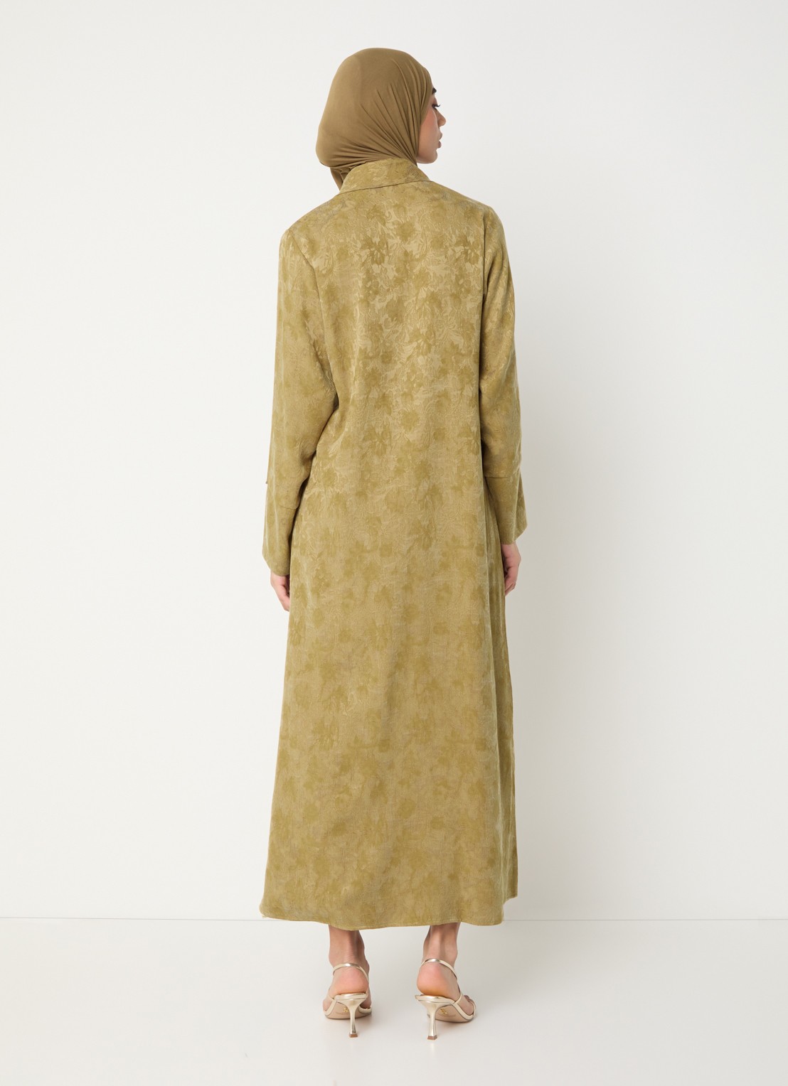 LES Atelier Kiara maxi jurk met jacquard dessin en V-hals - achterkant 3 okergeel