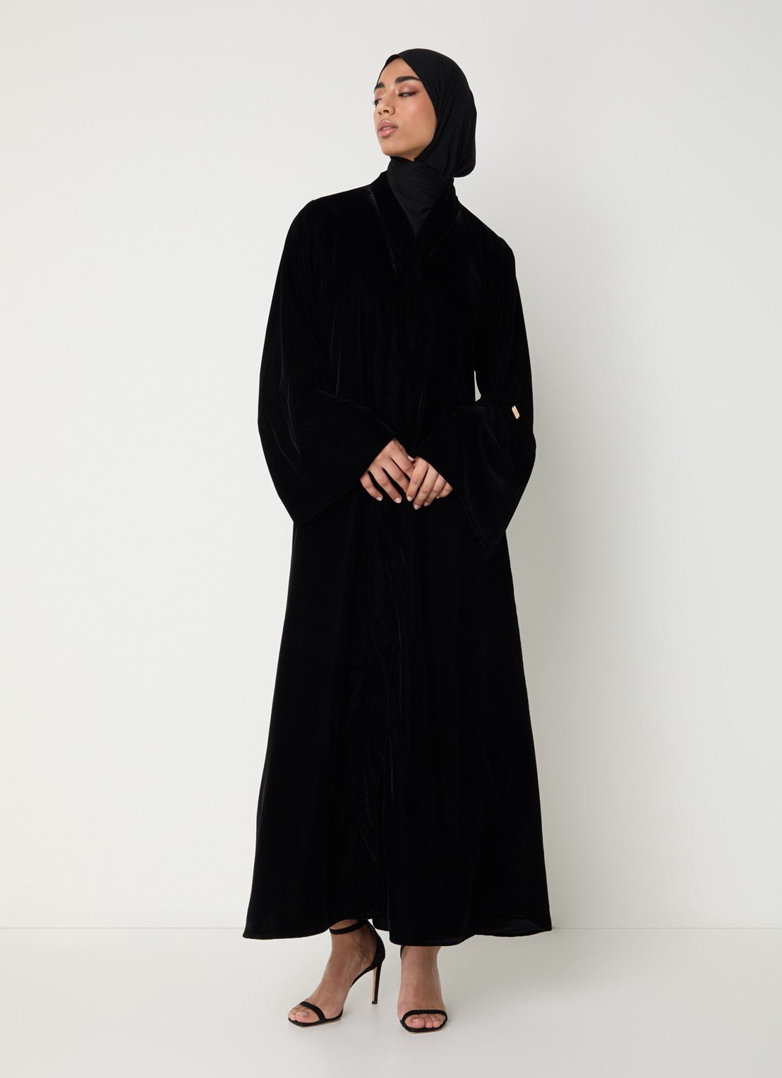 LES Atelier Leona abaya met drukknoopsluiting - detail 3 zwart