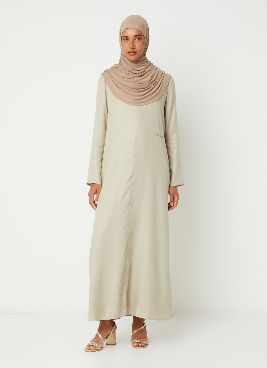 LES Atelier Maria maxi jurk met kraag en halve rits - detail 4 khaki