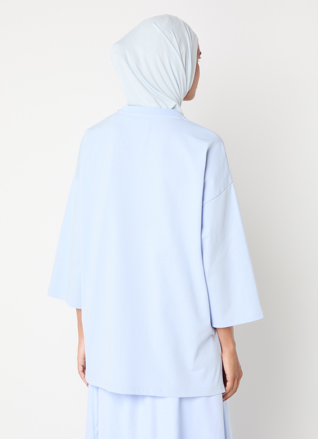 LES Atelier Nada oversized T-shirt met logoborduring - achterkant 3 lichtblauw