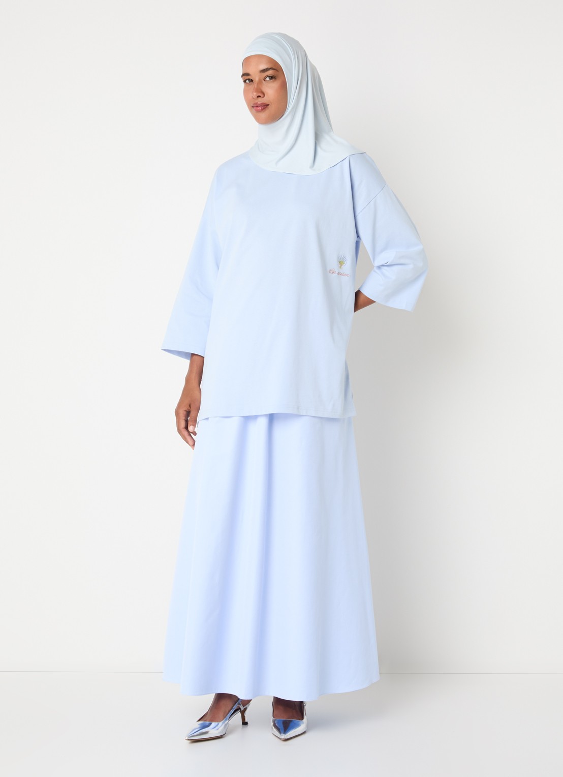 LES Atelier Nada oversized T-shirt met logoborduring - voorkant 5 lichtblauw
