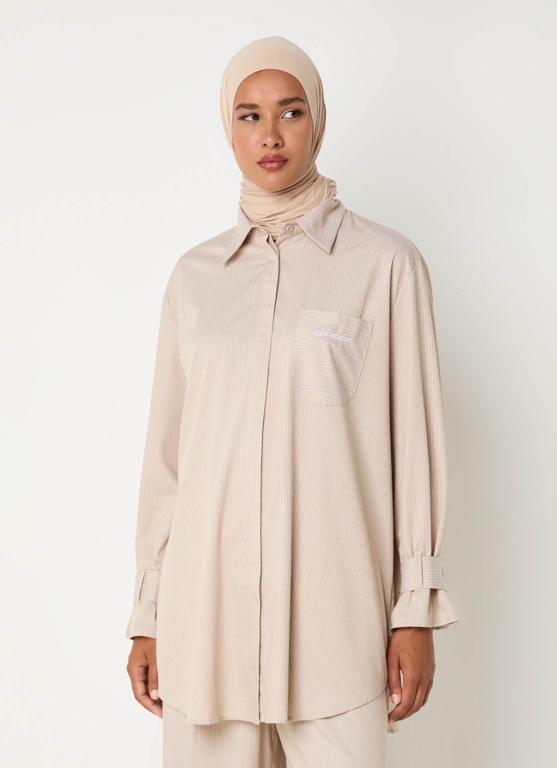 LES Atelier Salmia blouse met borstzak en streepprint - detail 2 khaki
