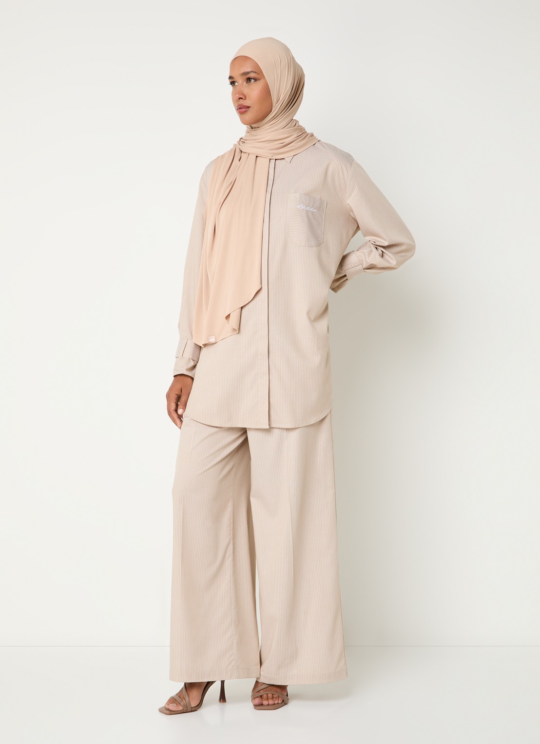 LES Atelier Salmia blouse met borstzak en streepprint - voorkant 5 khaki